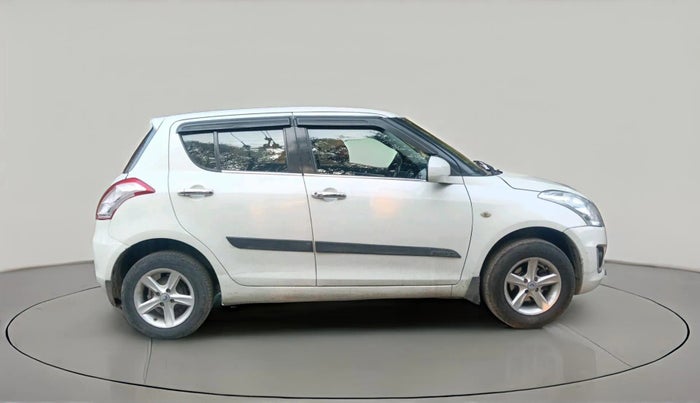 2017 Maruti Swift LXI (O), CNG, Manual, 1,34,313 km, exterior
