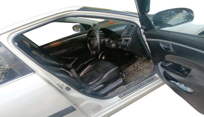 2017 Maruti Swift LXI (O), CNG, Manual, 1,34,313 km, interior