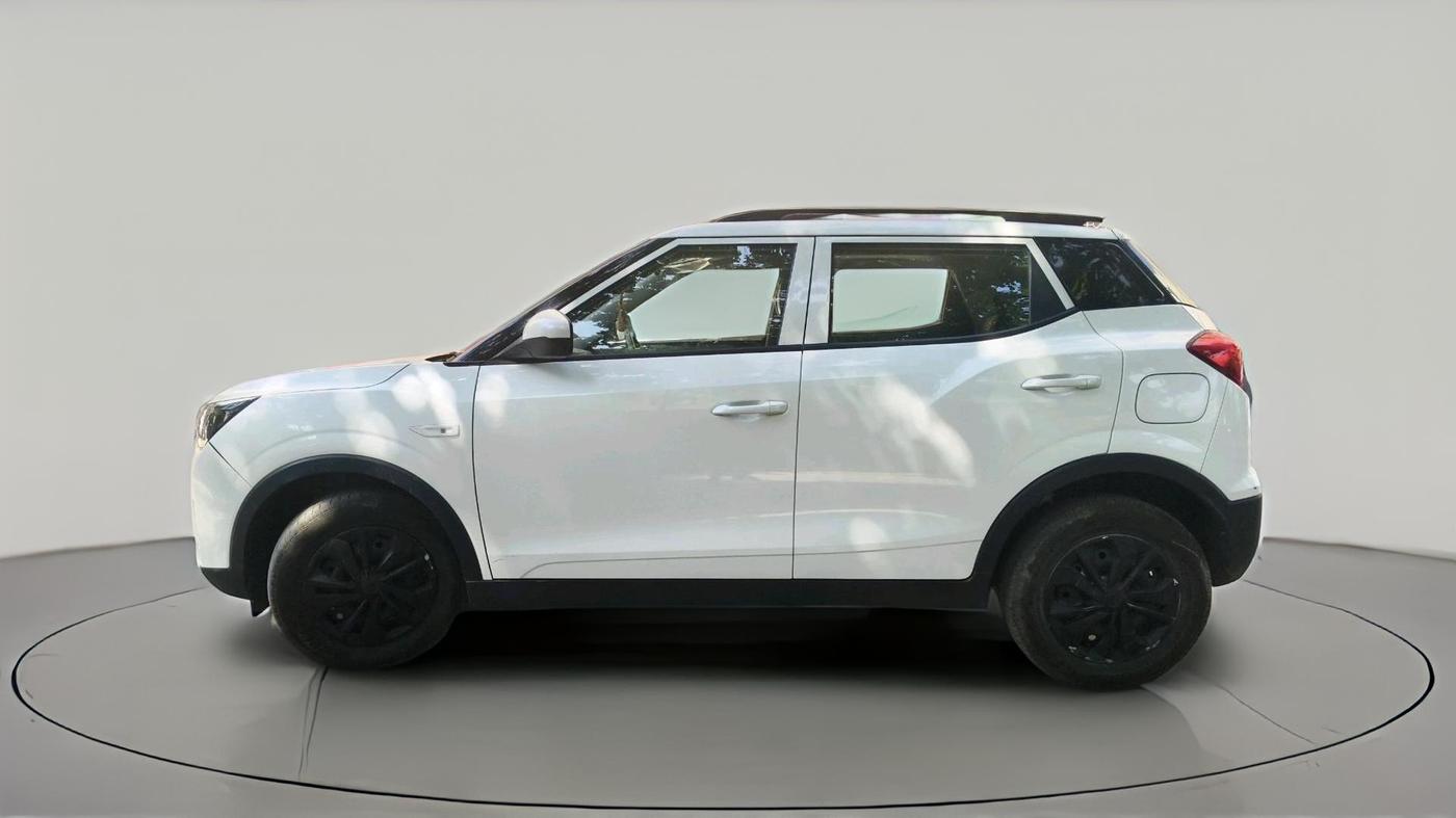 2023 Mahindra XUV300 W4 1.2 PETROL, Petrol, Manual, 21,209 km, exterior