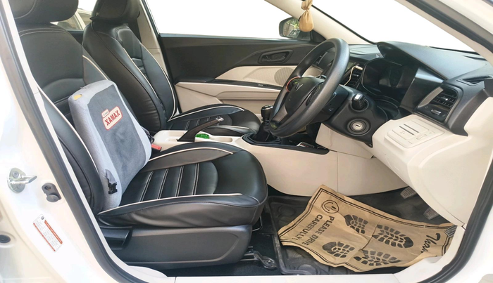 2023 Mahindra XUV300 W4 1.2 PETROL, Petrol, Manual, 21,209 km, interior
