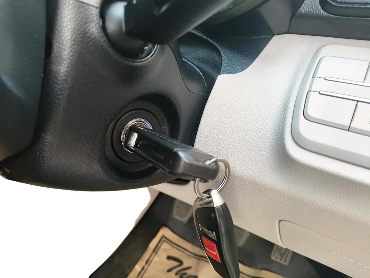 2023 Mahindra XUV300 W4 1.2 PETROL, Petrol, Manual, 21,209 km, interior
