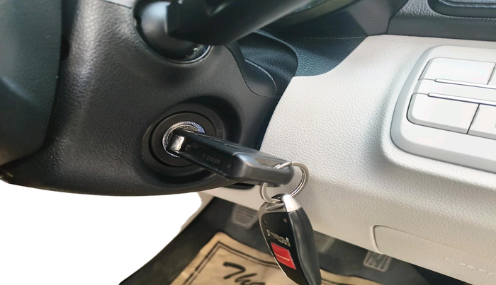 2023 Mahindra XUV300 W4 1.2 PETROL, Petrol, Manual, 21,209 km, interior