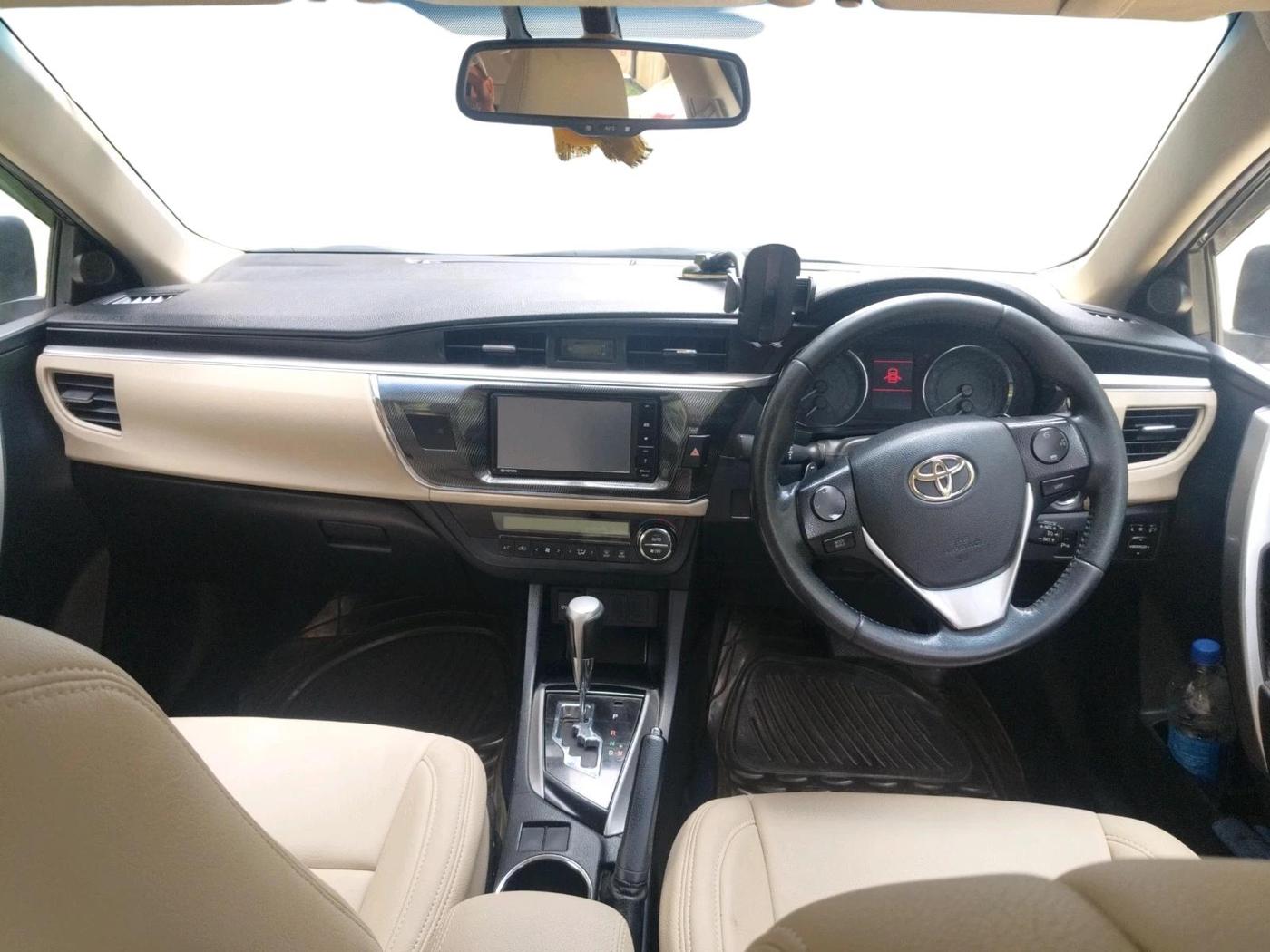 2015 Toyota Corolla Altis VL CVT PETROL, Petrol, Automatic, 1,62,220 km, interior