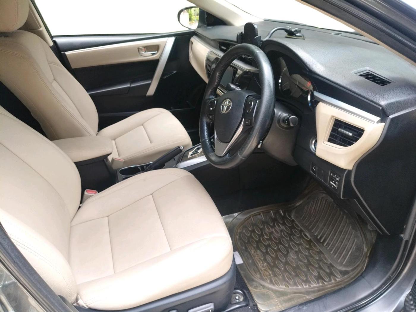 2015 Toyota Corolla Altis VL CVT PETROL, Petrol, Automatic, 1,62,220 km, interior