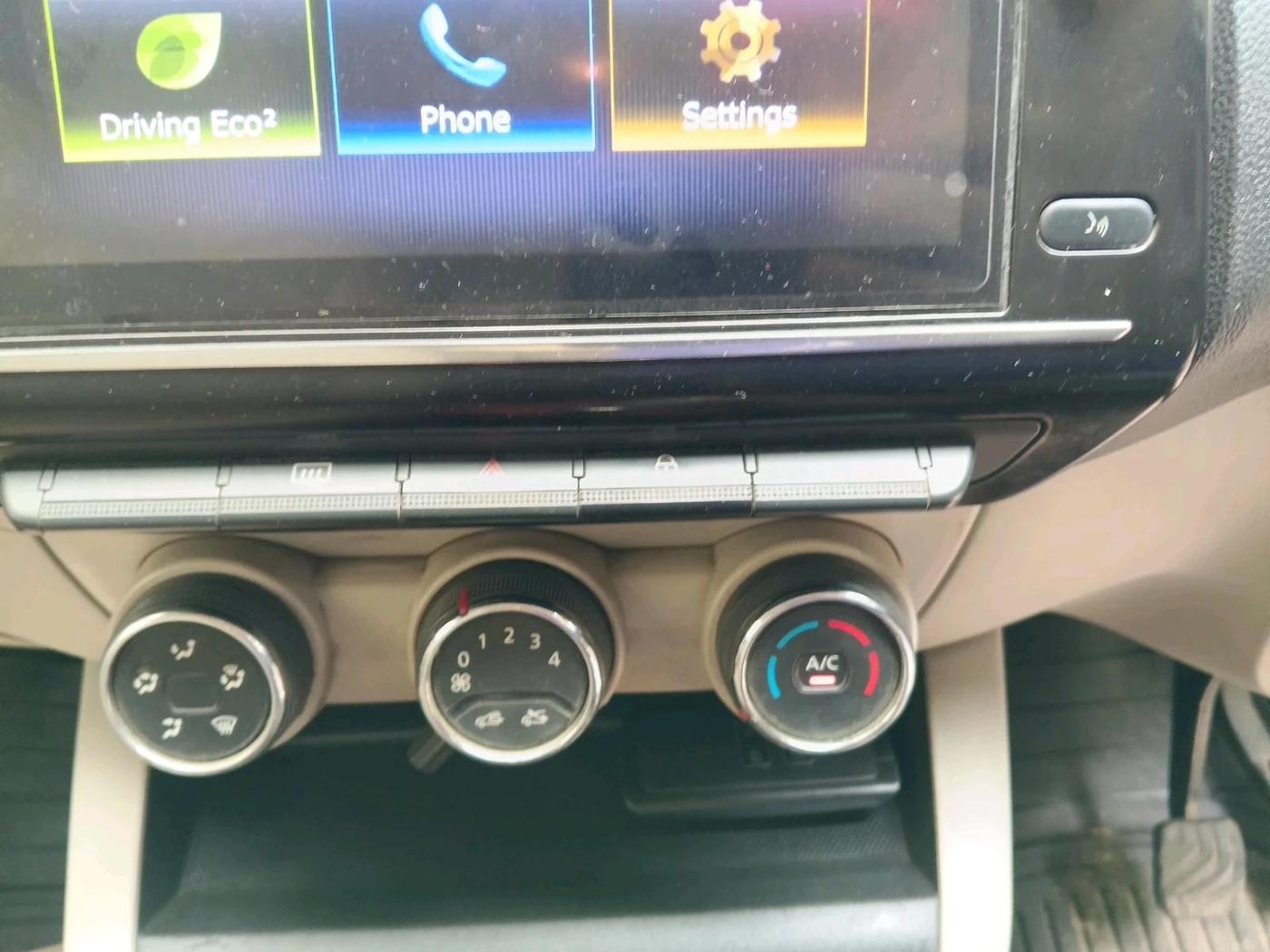 2020 Renault TRIBER RXZ AMT, Petrol, Automatic, 39,535 km, interior