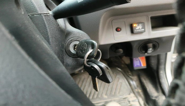 2011 Toyota Etios V, CNG, Manual, 1,50,396 km, interior