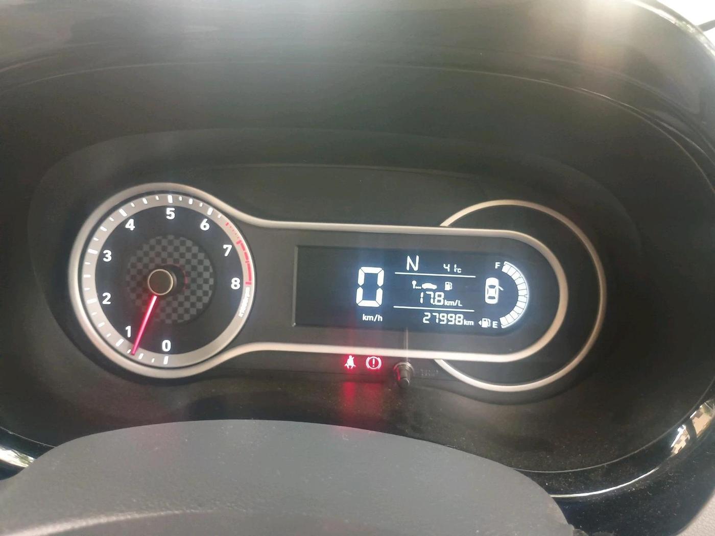 2022 Hyundai GRAND I10 NIOS SPORTZ AMT 1.2 KAPPA VTVT, Petrol, Automatic, 27,998 km, interior
