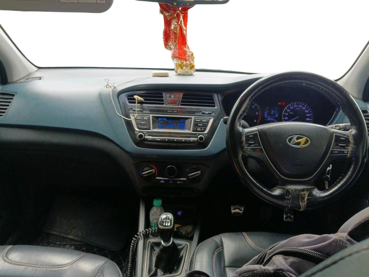 2016 Hyundai i20 Active 1.4 S, Diesel, Manual, 1,99,333 km, interior