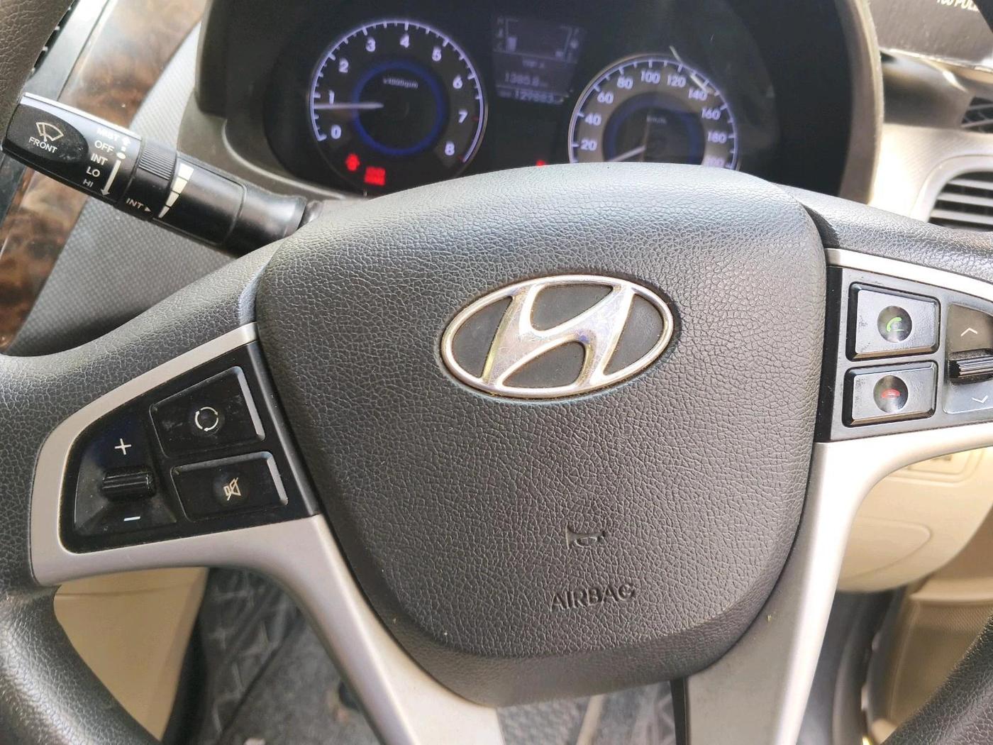 2013 Hyundai Verna FLUIDIC 1.6 VTVT SX, Petrol, Manual, 1,29,883 km, interior