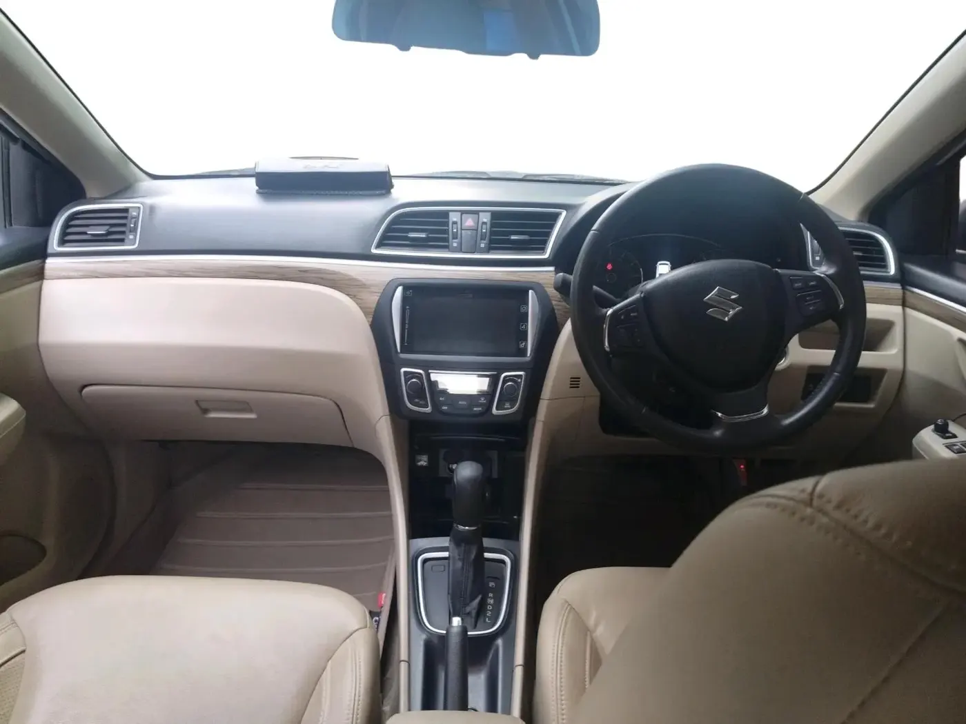 2019 Maruti Ciaz ALPHA  AT 1.5 SHVS PETROL, Petrol, Automatic, 28,046 km, interior
