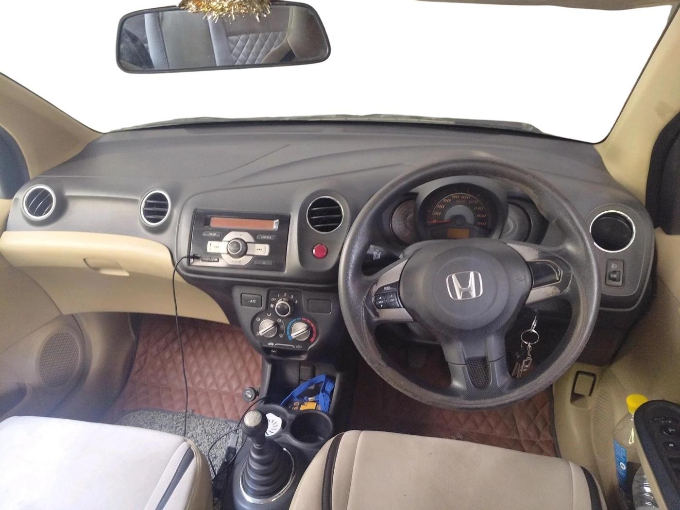 2014 Honda Amaze 1.2L I-VTEC S, Petrol, Manual, 1,21,957 km, interior