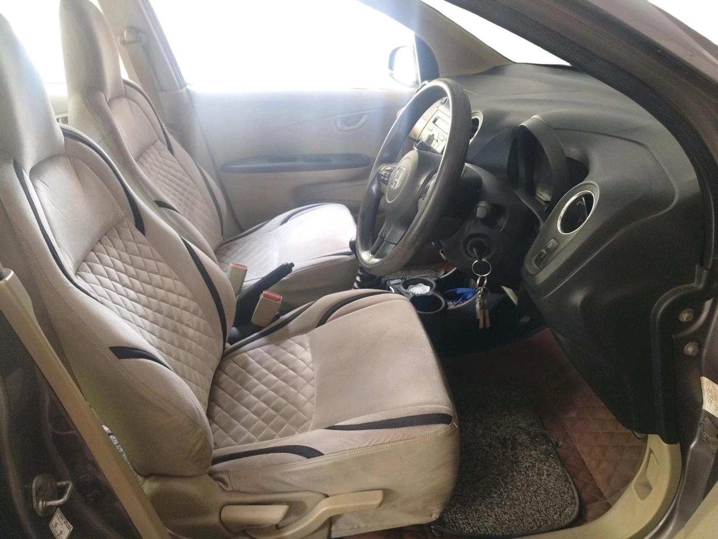 2014 Honda Amaze 1.2L I-VTEC S, Petrol, Manual, 1,21,957 km, interior