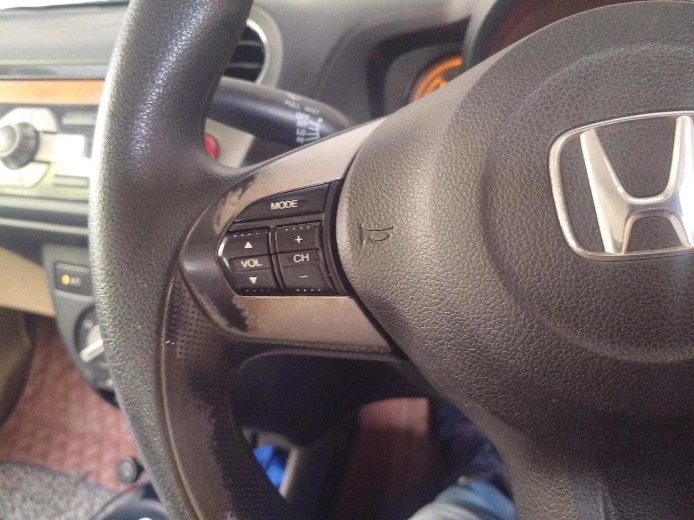 2014 Honda Amaze 1.2L I-VTEC S, Petrol, Manual, 1,21,957 km, interior