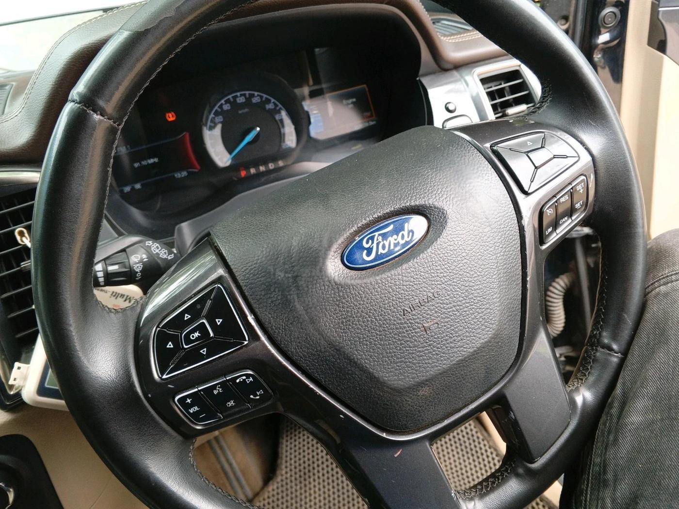 2016 Ford Endeavour TITANIUM 3.2 4X4 AT, Diesel, Automatic, 2,28,539 km, interior