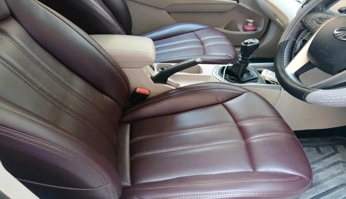 2021 Mahindra XUV300 W8 1.2 PETROL, Petrol, Manual, 65,567 km, interior