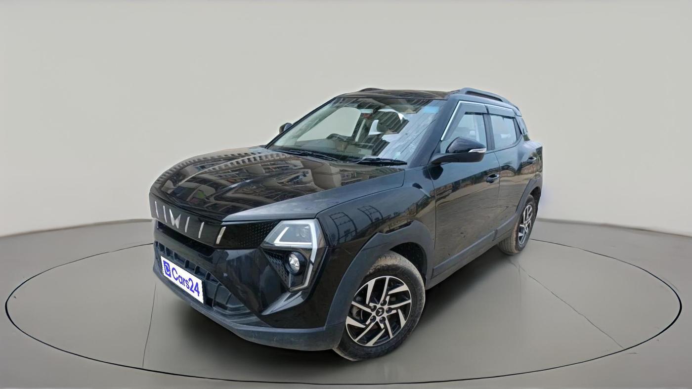 2024 Mahindra XUV 3XO AX5 1.2 L TCMPFi, Petrol, Manual, 5,341 km, exterior
