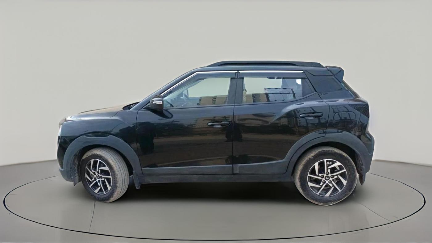 2024 Mahindra XUV 3XO AX5 1.2 L TCMPFi, Petrol, Manual, 5,341 km, exterior
