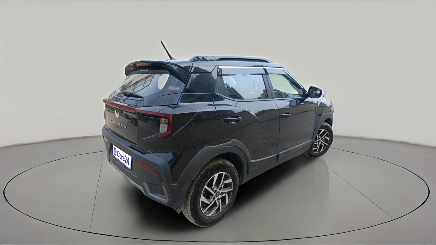 2024 Mahindra XUV 3XO AX5 1.2 L TCMPFi, Petrol, Manual, 5,341 km, exterior