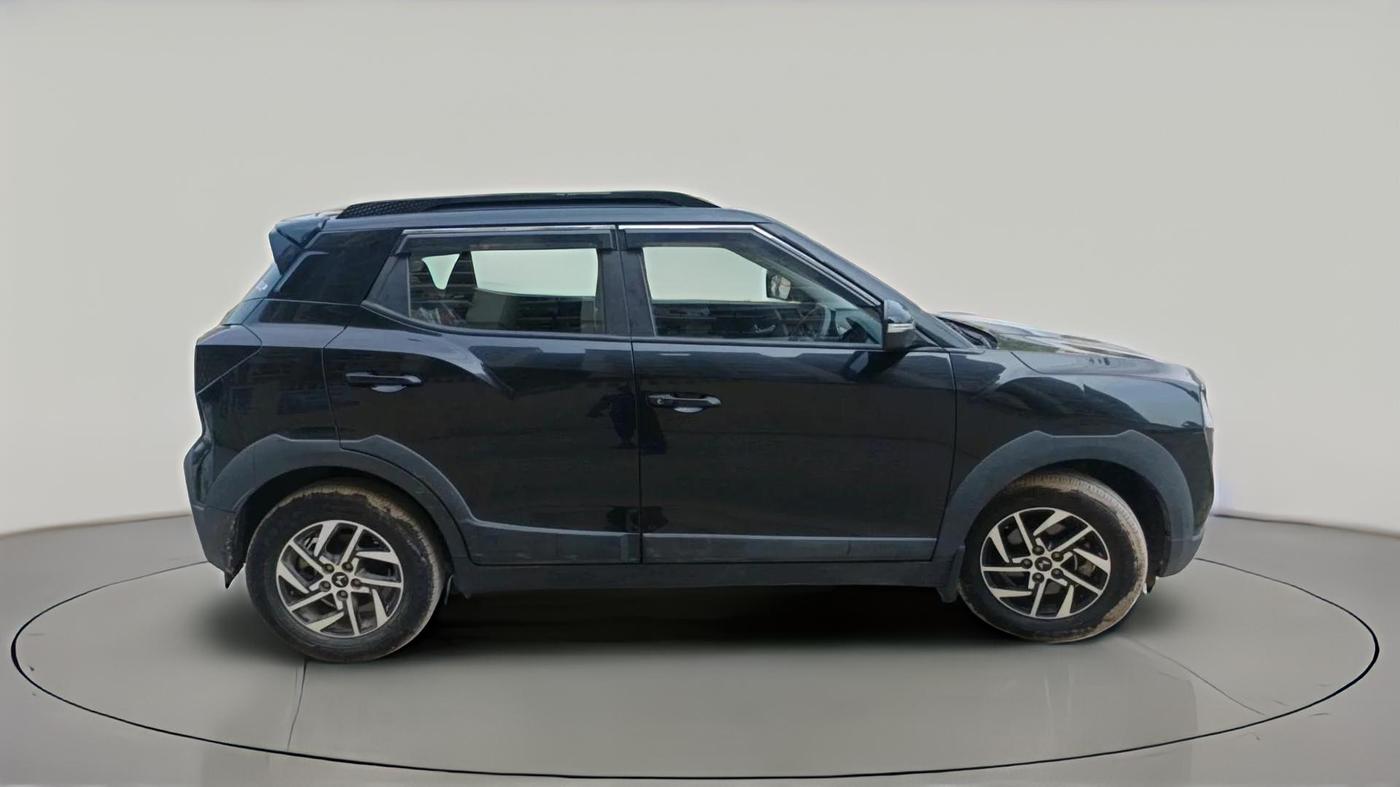 2024 Mahindra XUV 3XO AX5 1.2 L TCMPFi, Petrol, Manual, 5,341 km, exterior