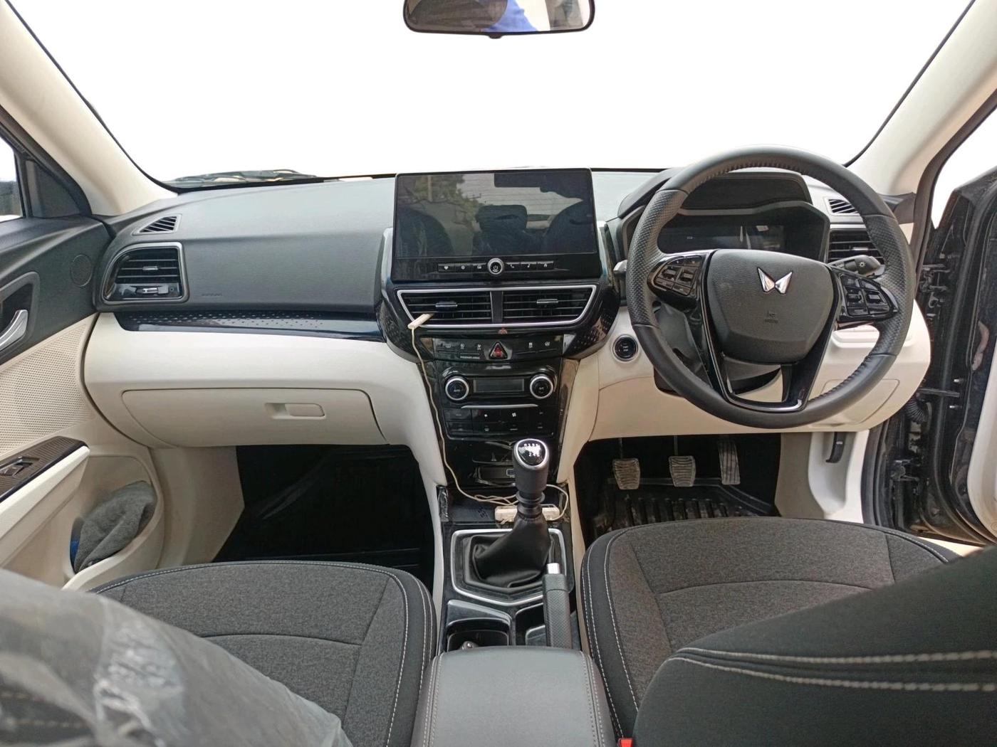 2024 Mahindra XUV 3XO AX5 1.2 L TCMPFi, Petrol, Manual, 5,341 km, interior