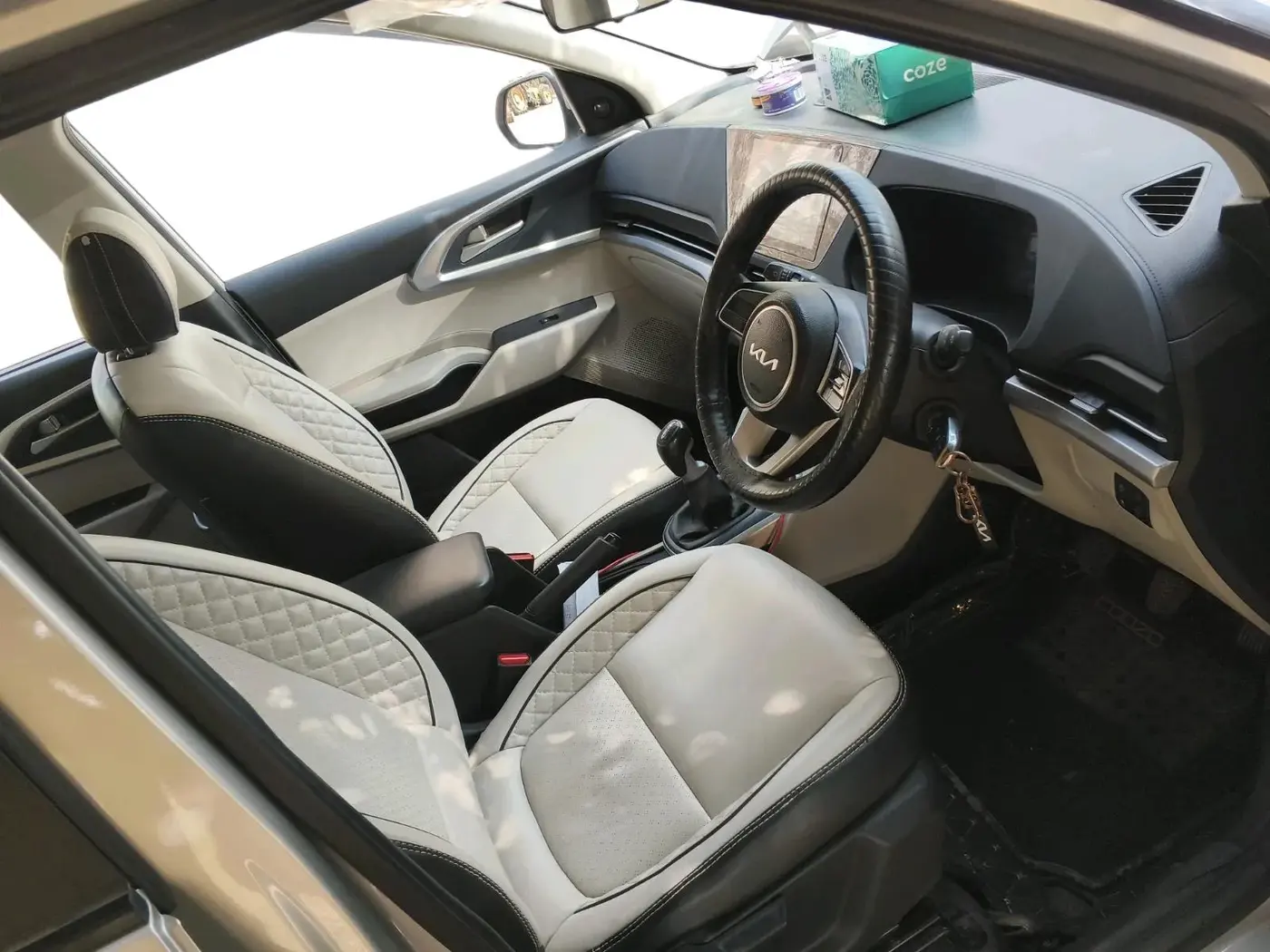 2023 KIA CARENS PREMIUM 1.5 PETROL 7 STR, Petrol, Manual, 19,091 km, interior