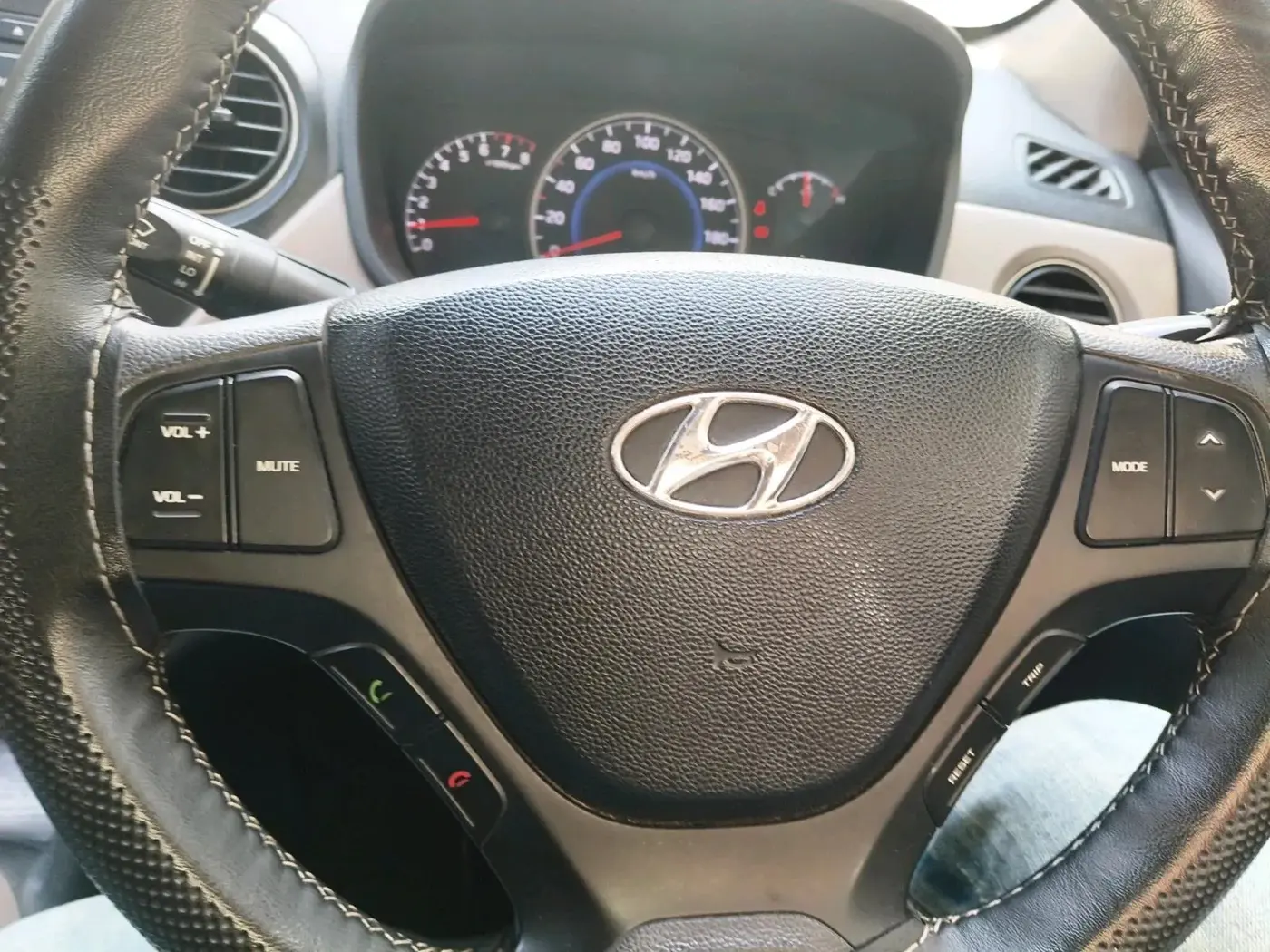 2016 Hyundai Grand i10 SPORTZ 1.2 KAPPA VTVT, CNG, Manual, 1,19,845 km, interior