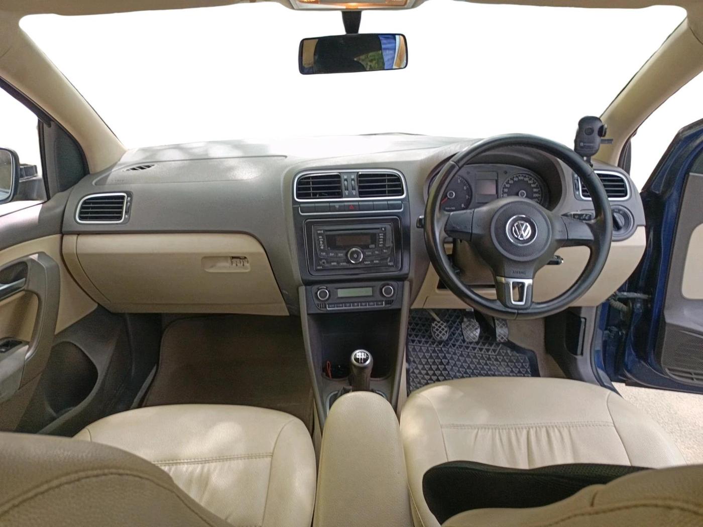 2011 Volkswagen Vento HIGHLINE 1.6 MPI, Petrol, Manual, 94,276 km, interior