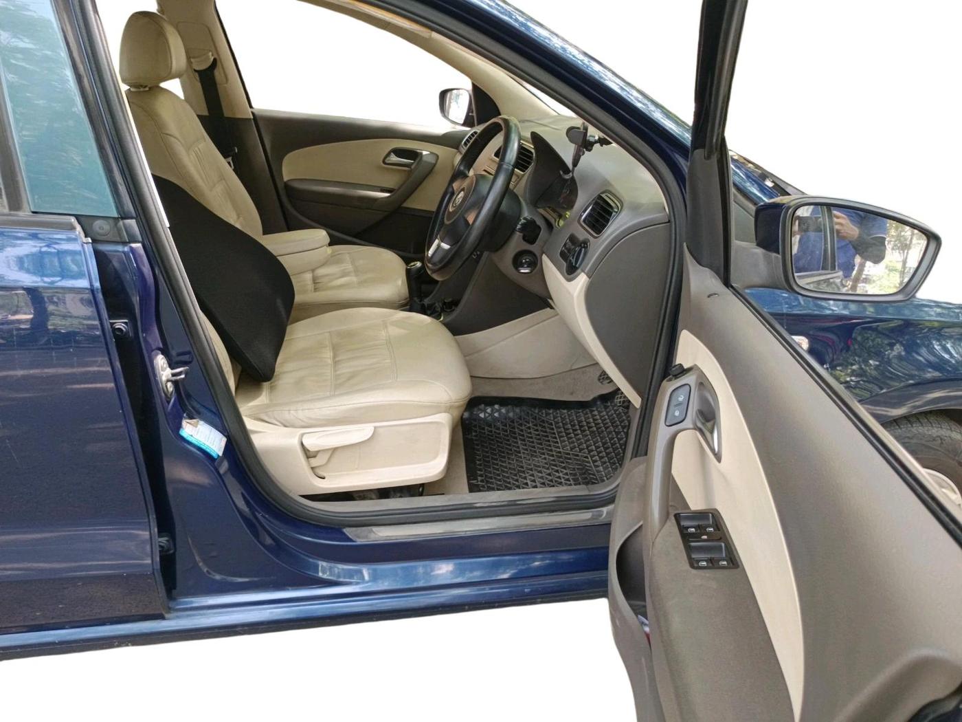 2011 Volkswagen Vento HIGHLINE 1.6 MPI, Petrol, Manual, 94,276 km, interior