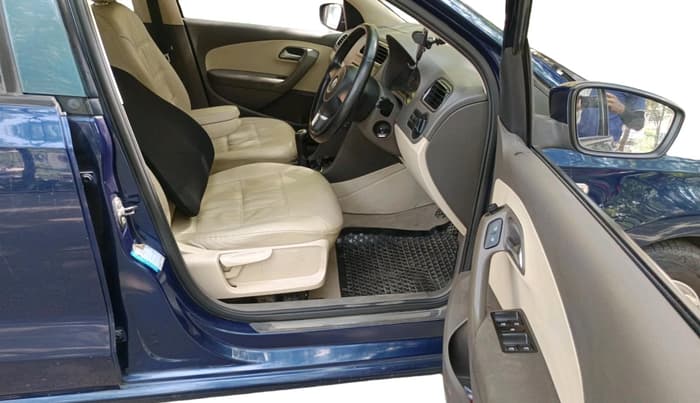 2011 Volkswagen Vento HIGHLINE 1.6 MPI, Petrol, Manual, 94,276 km, interior