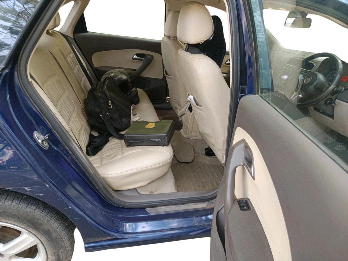 2011 Volkswagen Vento HIGHLINE 1.6 MPI, Petrol, Manual, 94,276 km, interior