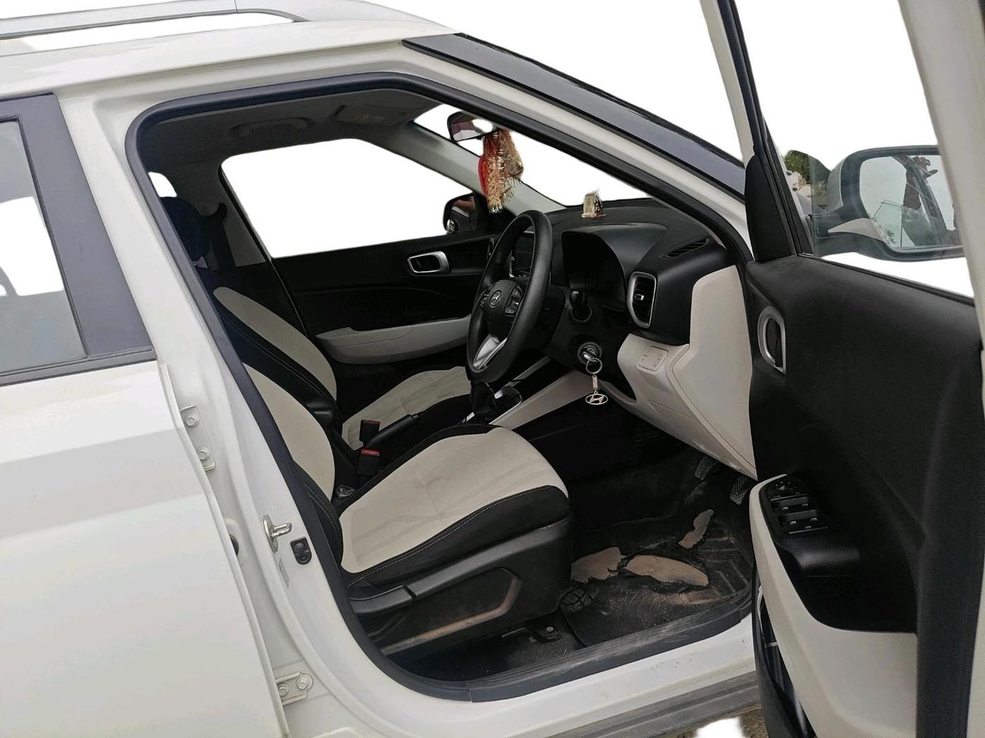 2023 Hyundai VENUE S 1.2, Petrol, Manual, 29,822 km, interior