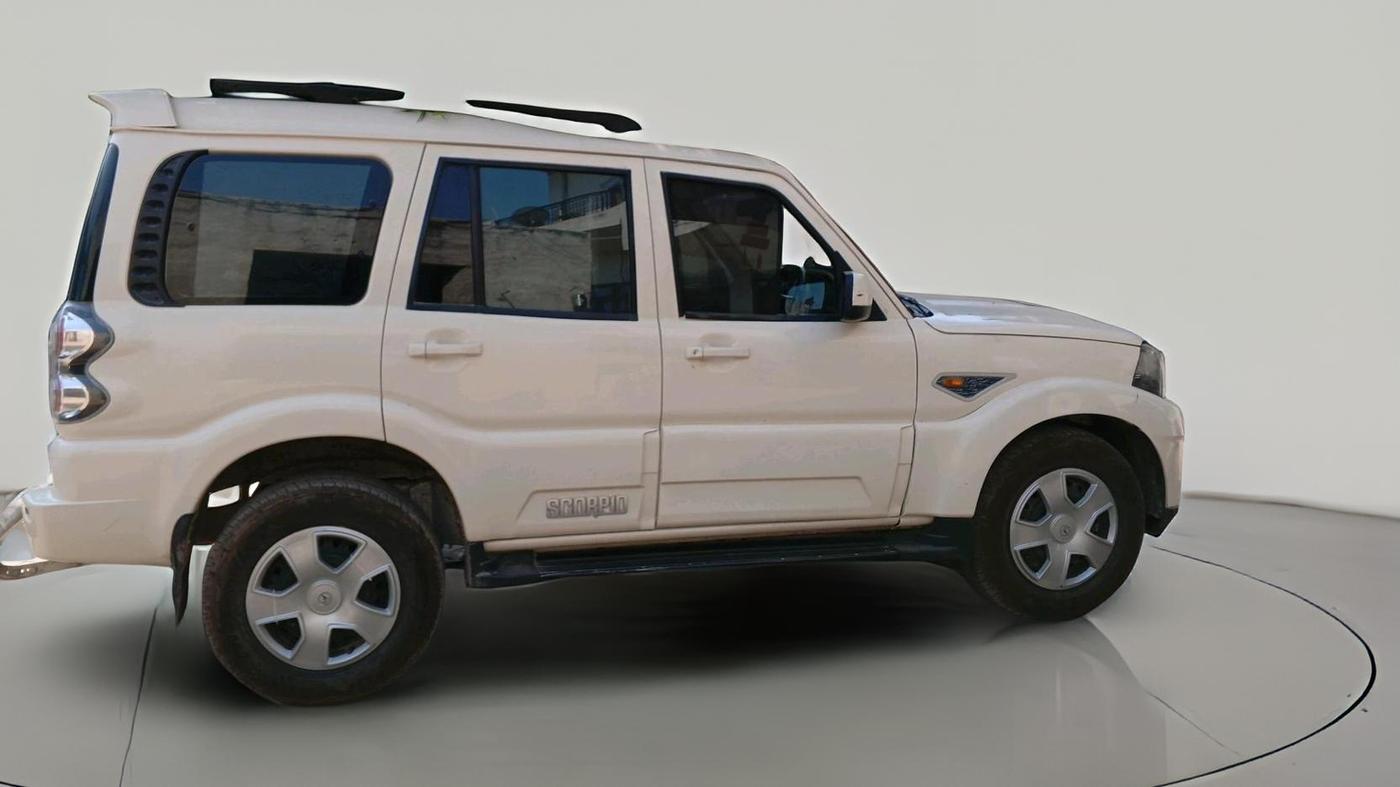 2017 Mahindra Scorpio S6 PLUS 1.99, Diesel, Manual, 56,963 km, exterior