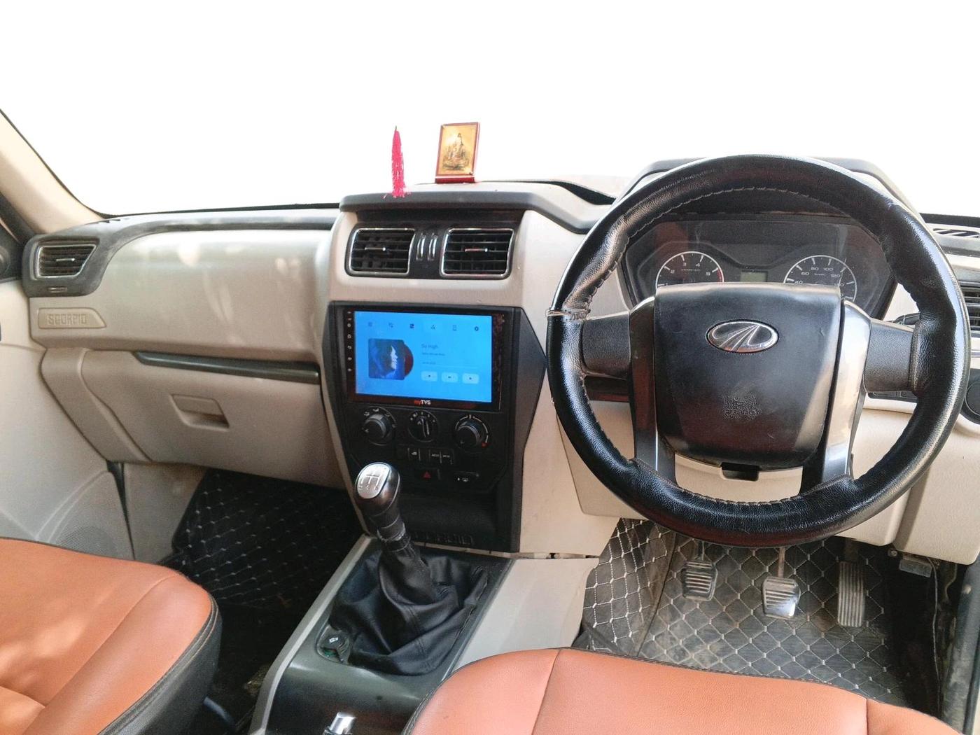 2017 Mahindra Scorpio S6 PLUS 1.99, Diesel, Manual, 56,963 km, interior