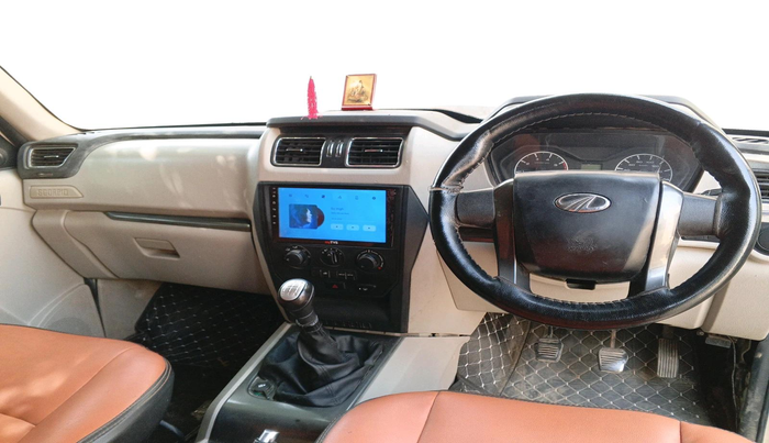 2017 Mahindra Scorpio S6 PLUS 1.99, Diesel, Manual, 56,963 km, interior