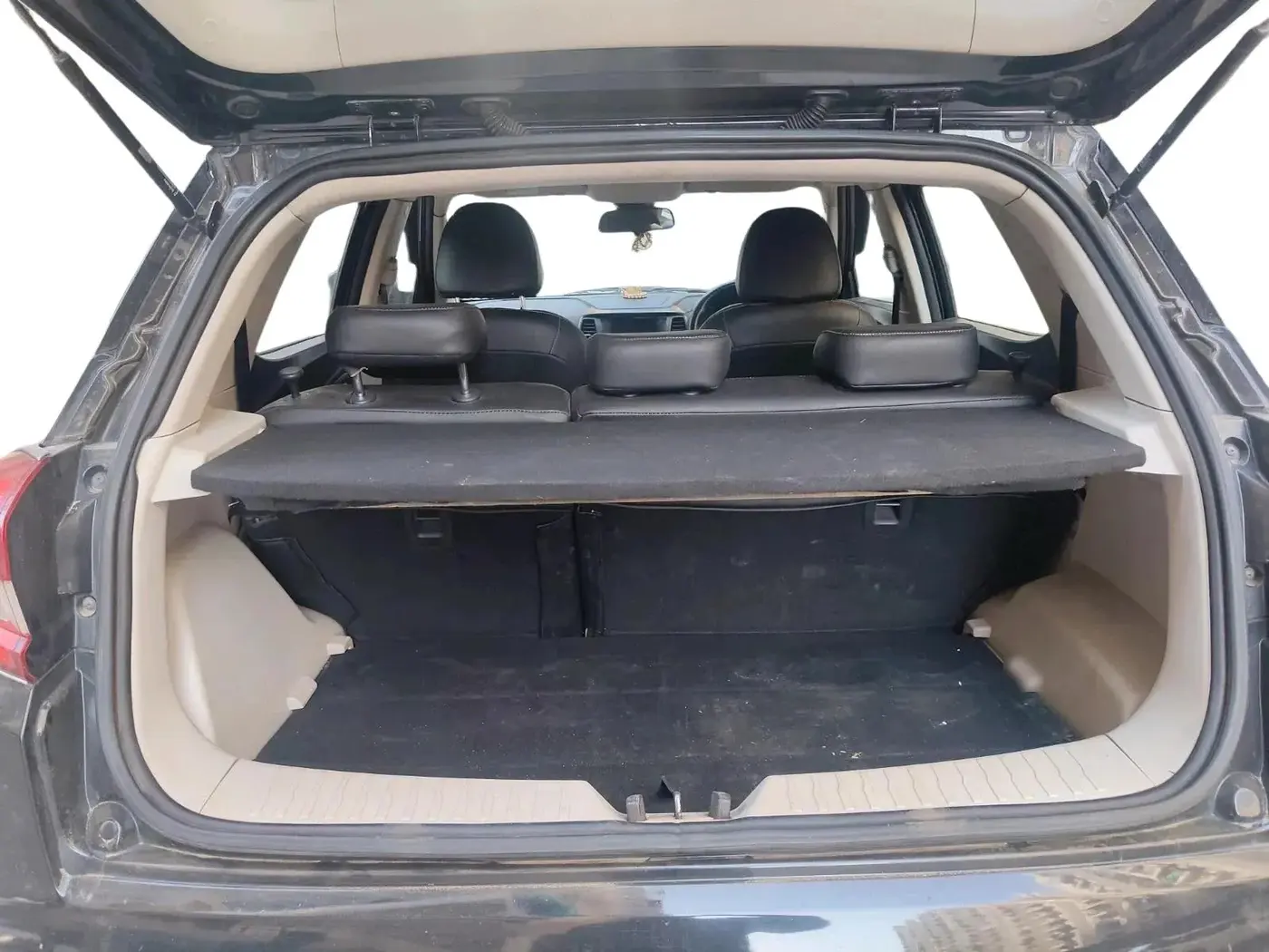 2019 Mahindra XUV300 W6 1.5 DIESEL, Diesel, Manual, 1,30,603 km, exterior