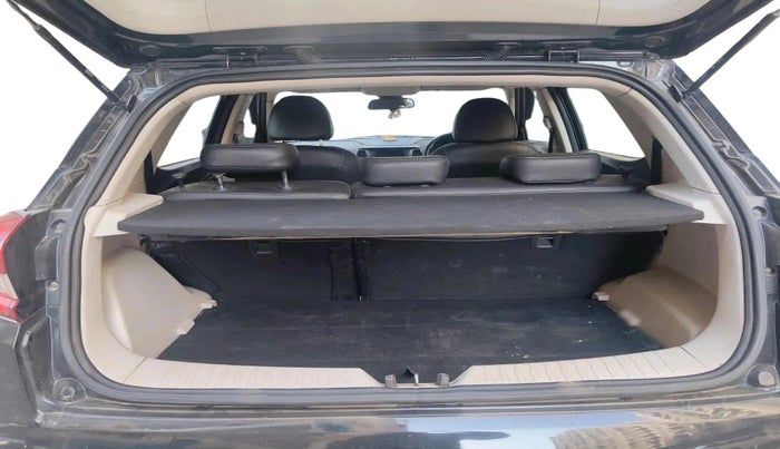 2019 Mahindra XUV300 W6 1.5 DIESEL, Diesel, Manual, 1,30,603 km, exterior