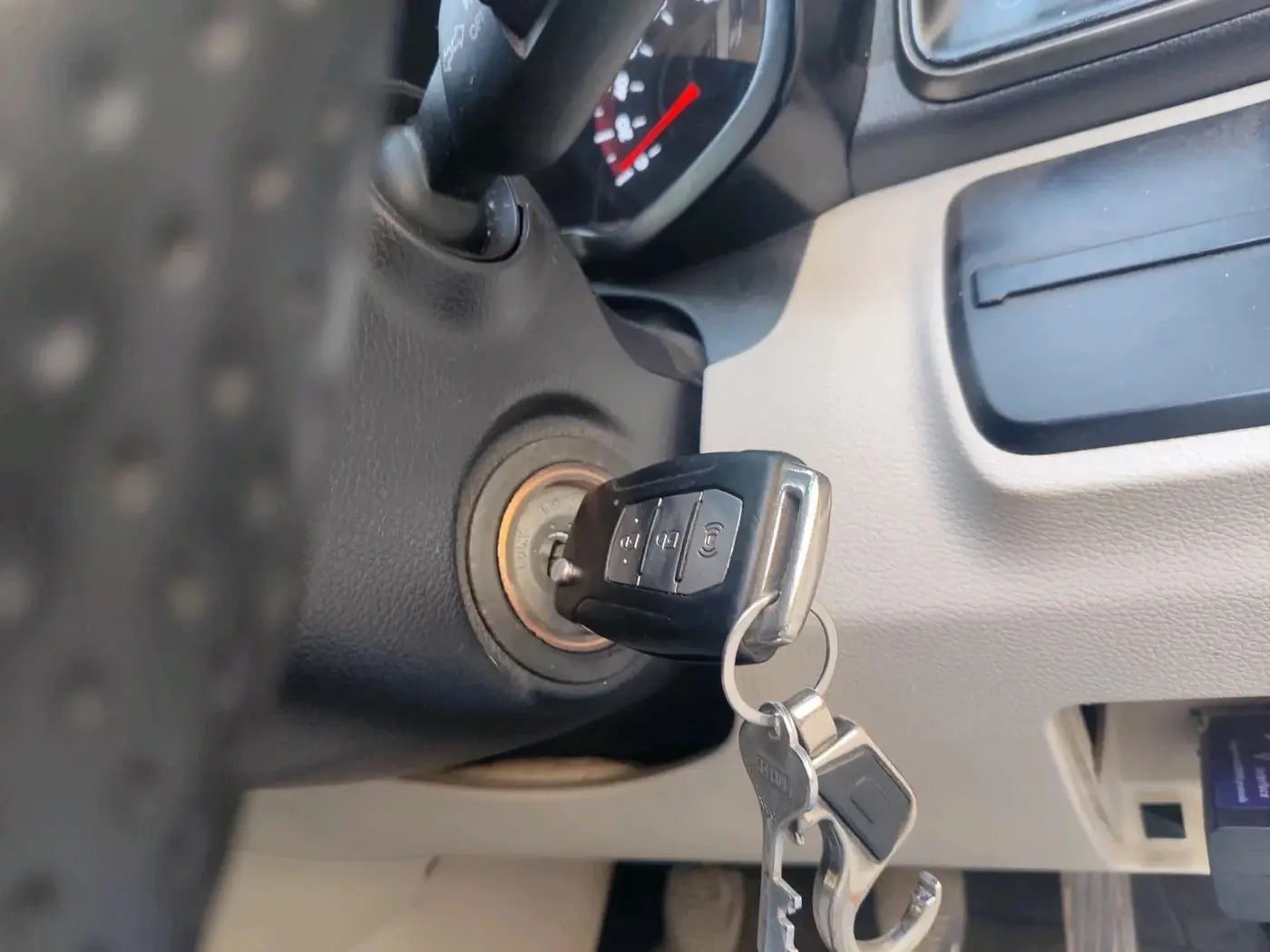 2019 Mahindra XUV300 W6 1.5 DIESEL, Diesel, Manual, 1,30,603 km, interior
