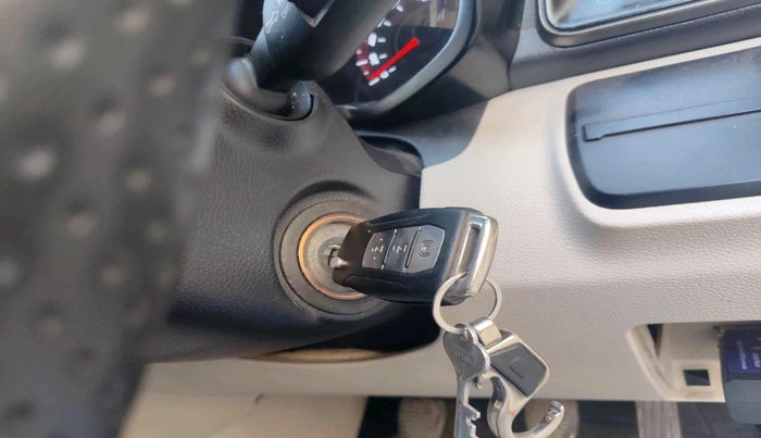 2019 Mahindra XUV300 W6 1.5 DIESEL, Diesel, Manual, 1,30,603 km, interior