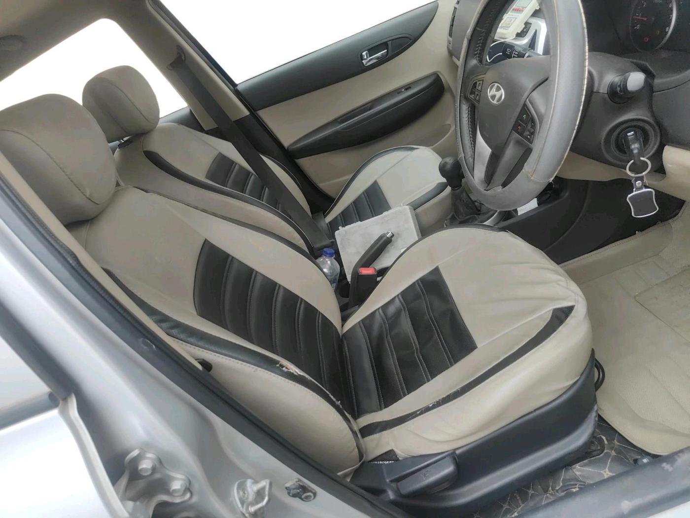 2013 Hyundai i20 SPORTZ 1.2, Petrol, Manual, 62,242 km, interior