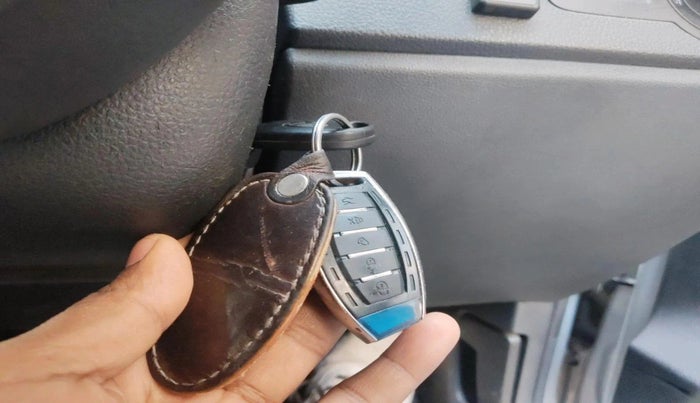 2019 Volkswagen Ameo TRENDLINE 1.0L, CNG, Manual, 1,61,584 km, interior