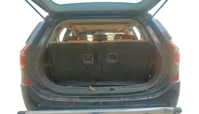 2019 Mahindra XUV500 W11 AT, Diesel, Automatic, 1,05,152 km, exterior