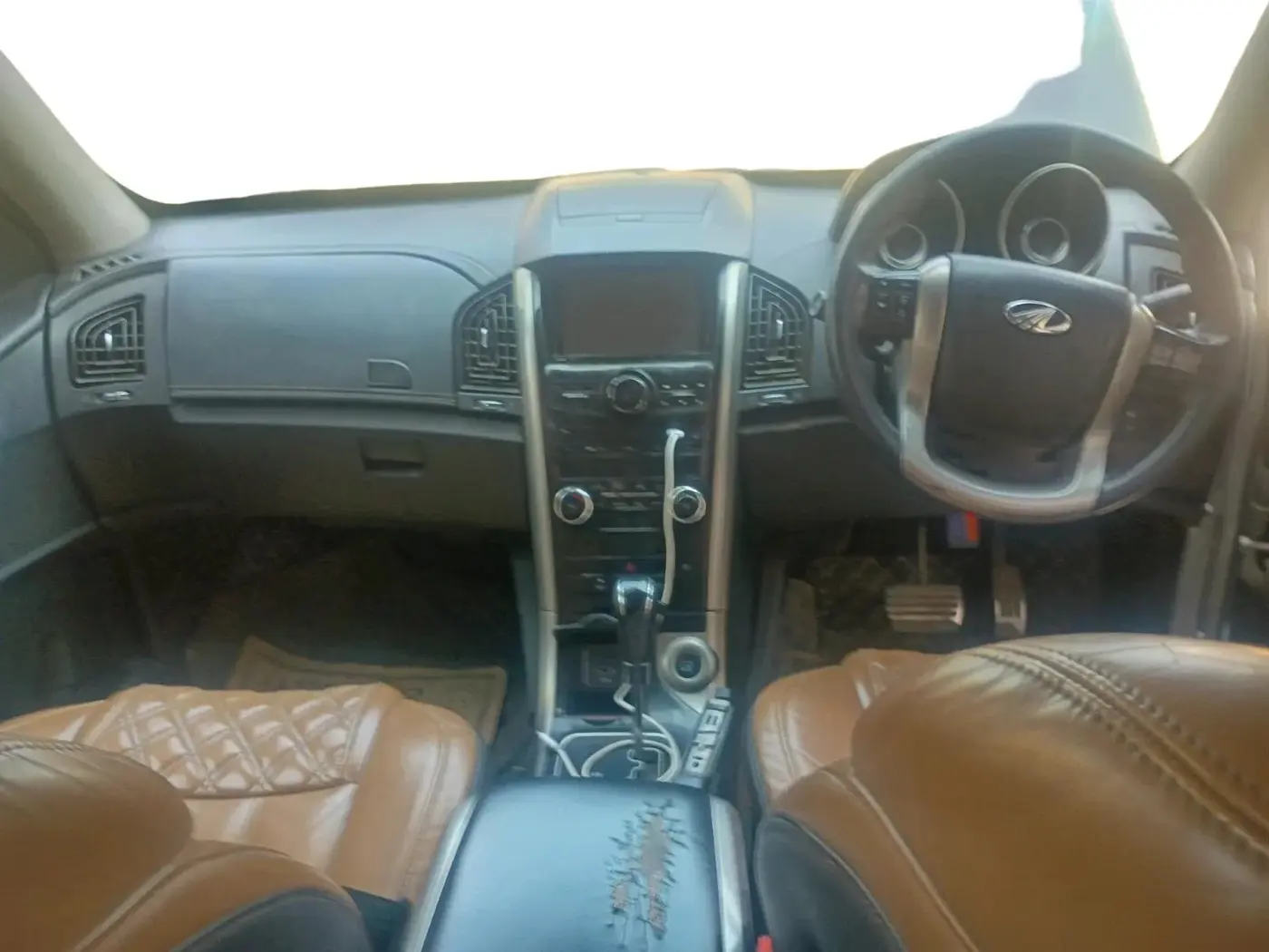 2019 Mahindra XUV500 W11 AT, Diesel, Automatic, 1,05,152 km, interior