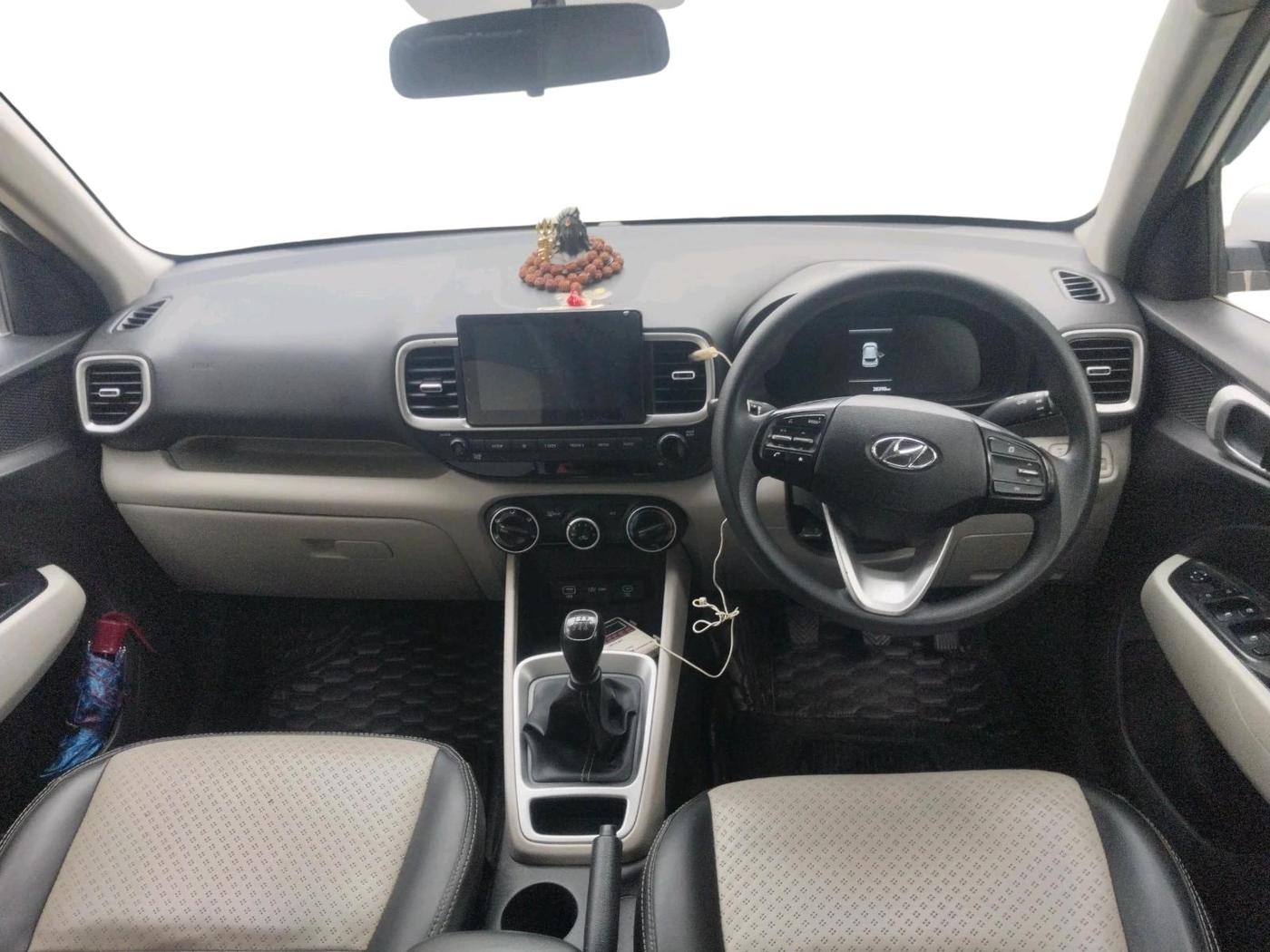 2023 Hyundai VENUE S(O) 1.2, Petrol, Manual, 28,390 km, interior