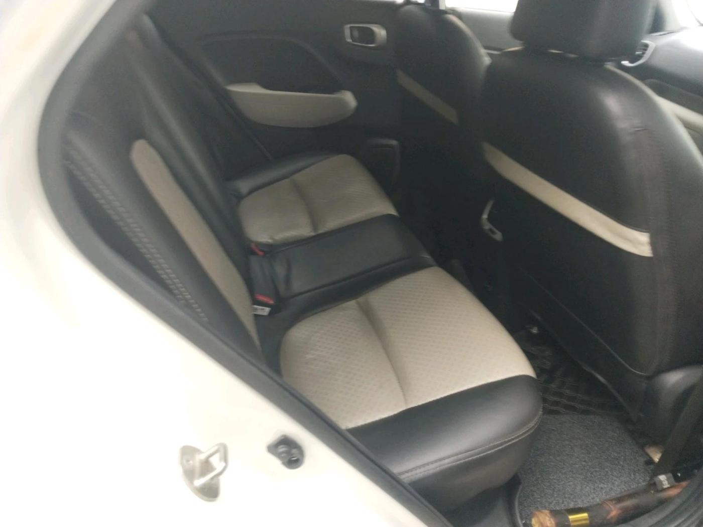 2023 Hyundai VENUE S(O) 1.2, Petrol, Manual, 28,390 km, interior