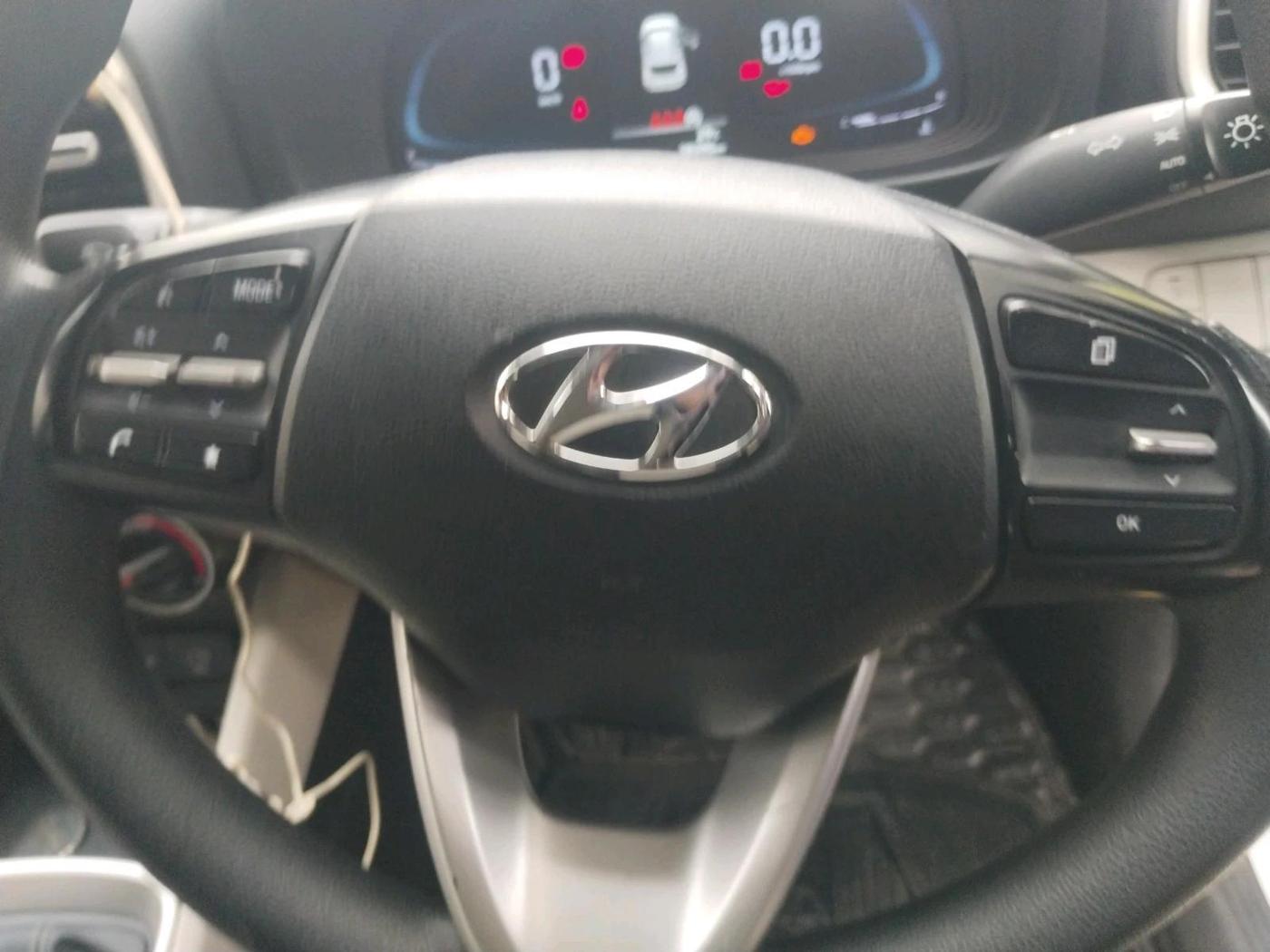2023 Hyundai VENUE S(O) 1.2, Petrol, Manual, 28,390 km, interior