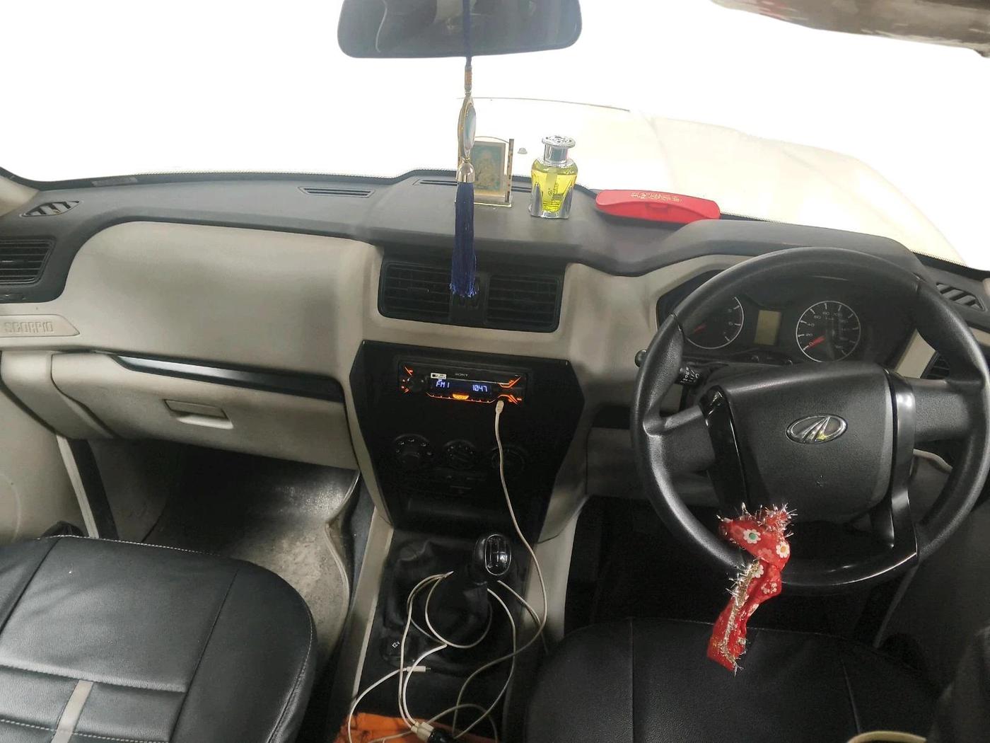 2018 Mahindra Scorpio S3, Diesel, Manual, 97,485 km, interior