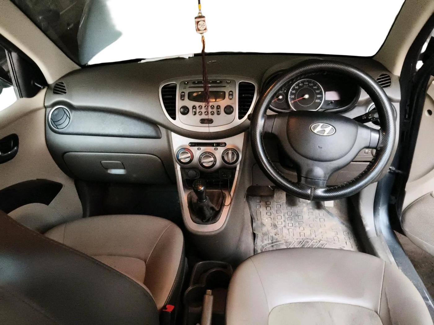 2014 Hyundai i10 SPORTZ 1.1, CNG, Manual, 73,922 km, interior