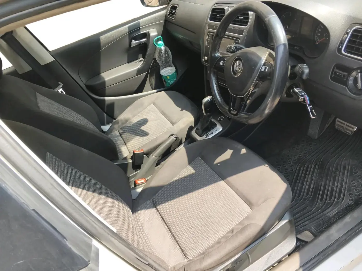 2018 Volkswagen Ameo HIGHLINE PLUS 1.5L AT 16 ALLOY, Diesel, Automatic, 1,05,601 km, interior