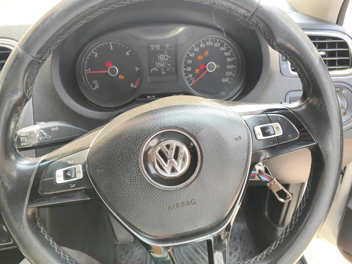 2018 Volkswagen Ameo HIGHLINE PLUS 1.5L AT 16 ALLOY, Diesel, Automatic, 1,05,601 km, interior