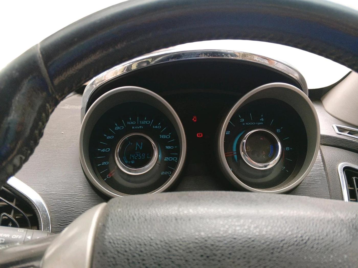 2017 Mahindra XUV500 W10 AT 1.99, Diesel, Automatic, 1,42,591 km, interior